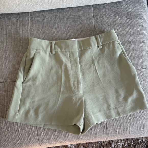 Aritzia Pants - Aritzia Wilfred shorts size small. Light green- LIKE NEW